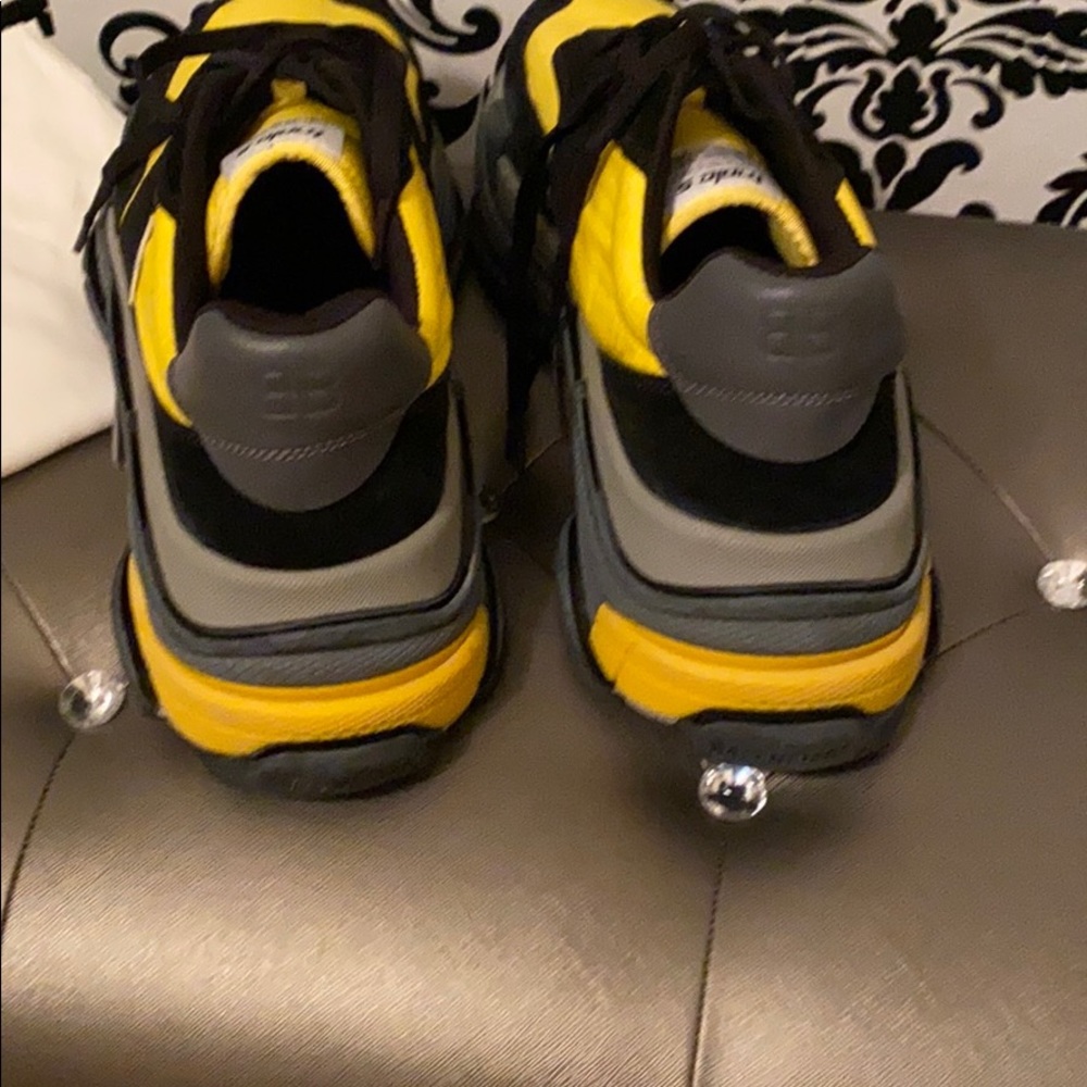 Men’s Balenciaga Triple S - Picture 4 of 7